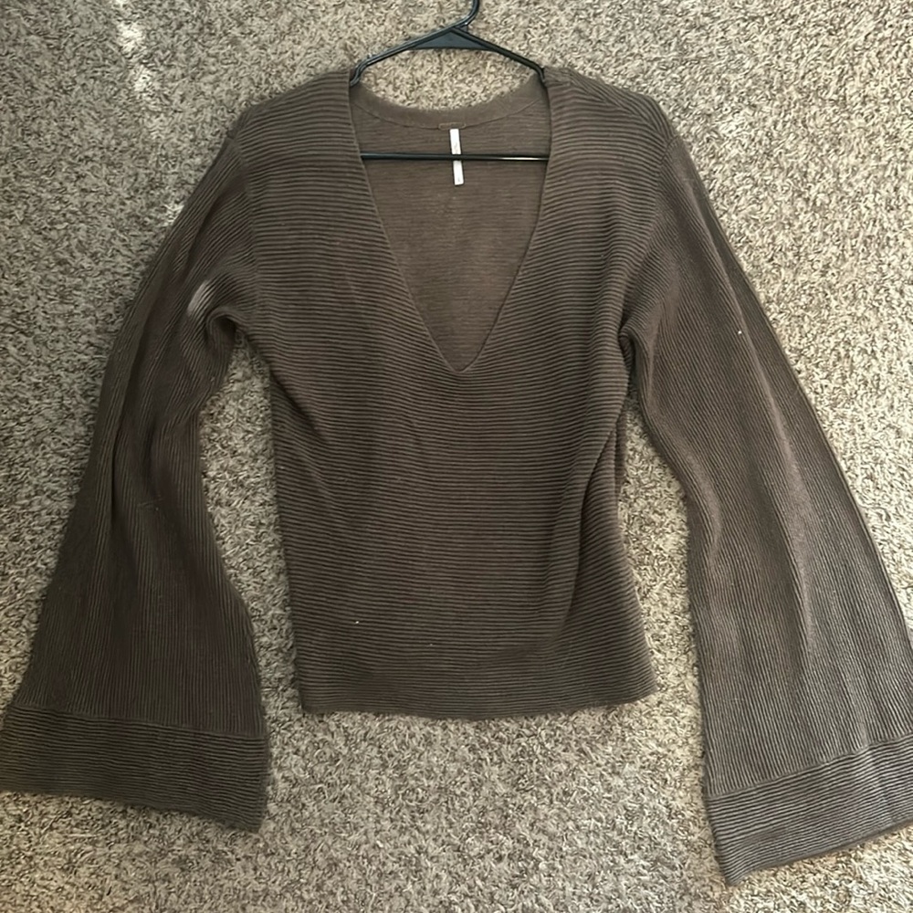 Free people brown sweater w v neck. Groovy sleeves / bell bottom sleeves